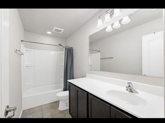 3rd image of 2201 Gandert Ave SE