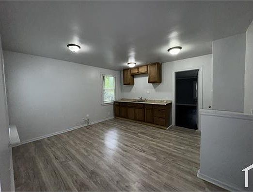 4th image of 16572 Beaverland St
