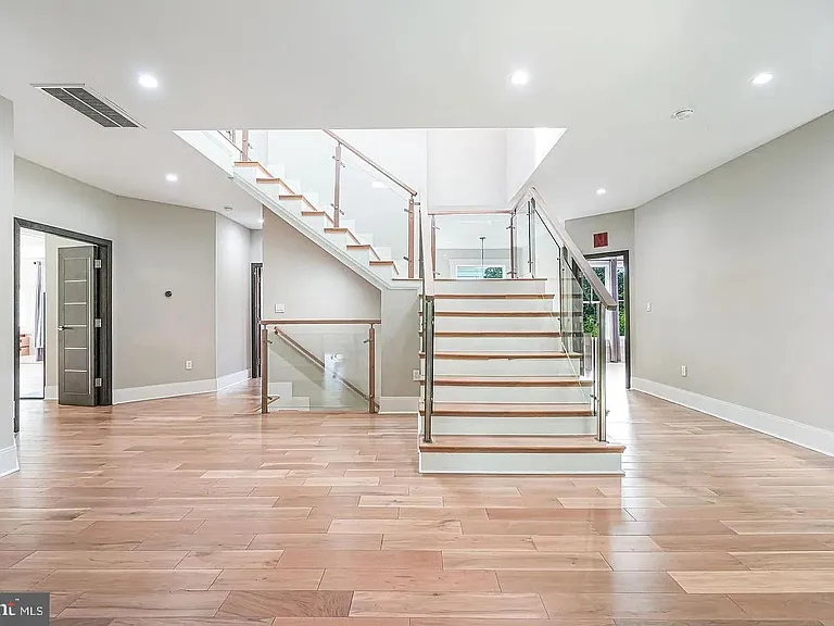 9908 Blake Ln — Photo 24