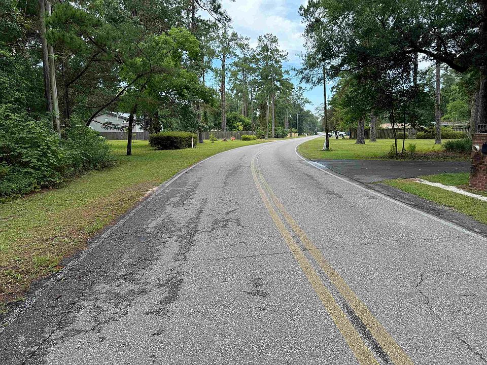 2nd image of Oak St