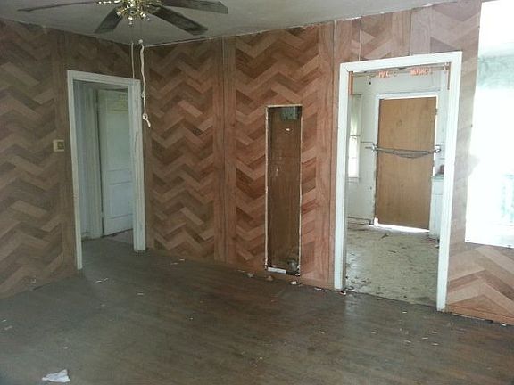 2nd image of 407 Carmel Ave