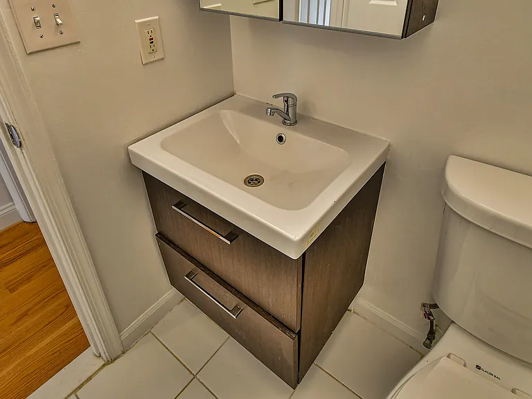 1319 Belmont St NW — Photo 18