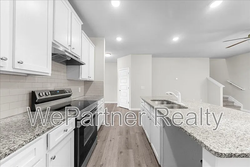 4 bed, 2.5 bath, 1765 sqft, $1,945 — Photo 4