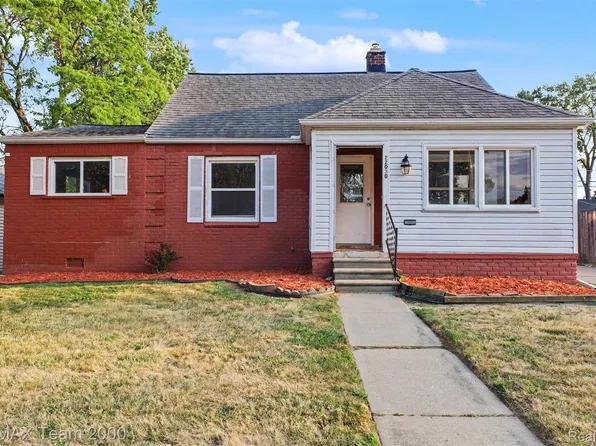 22030 Harper Lake Ave, Saint Clair Shores, MI 48080
