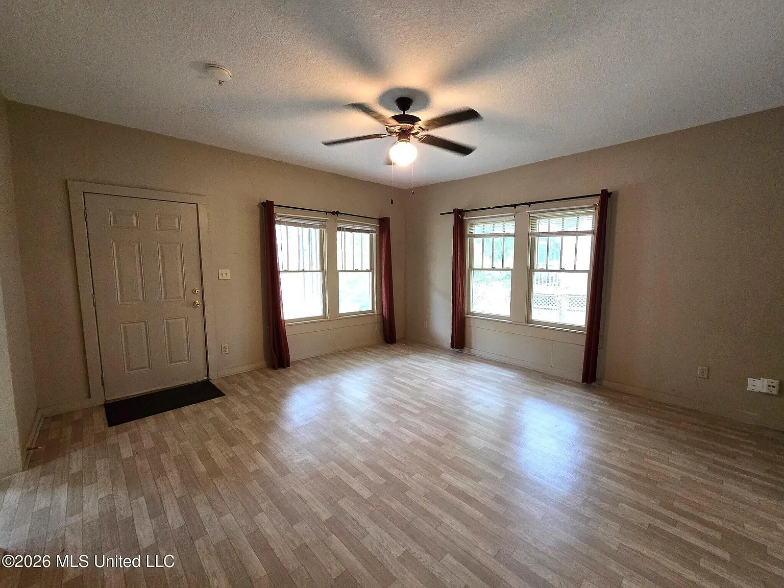 4 bed, 1.0 bath, 1456 sqft, $1,500 — Photo 3