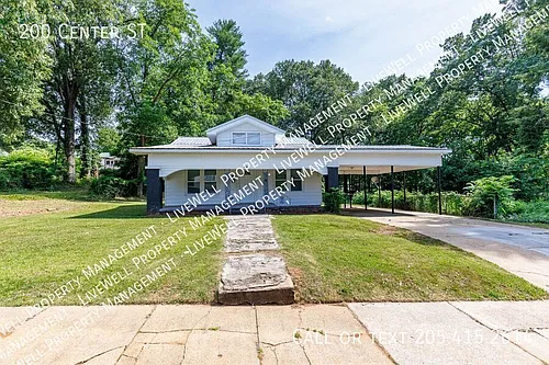 200 Center St Photo 1