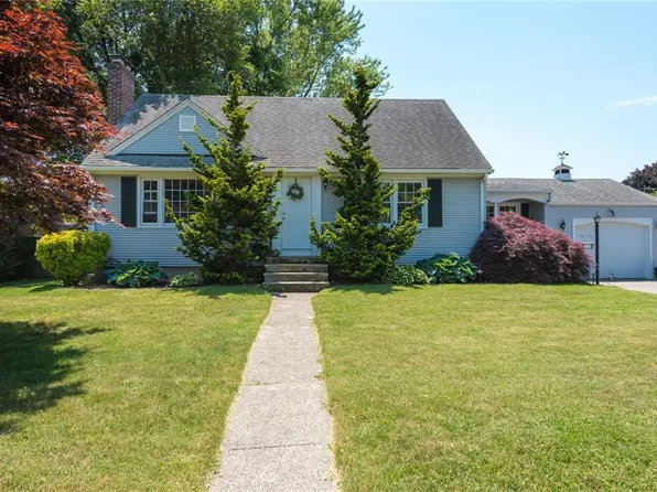 65 Grassy Plain Rd, Riverside, RI 02915