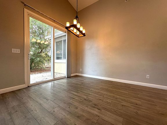 5th image of 885 Sawyer Way
