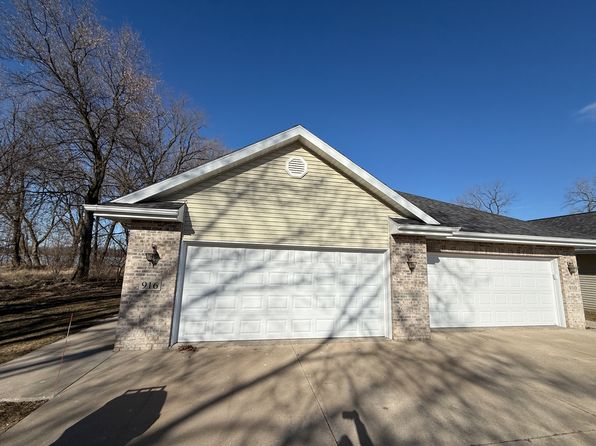 916 Waters Edge Ct #1