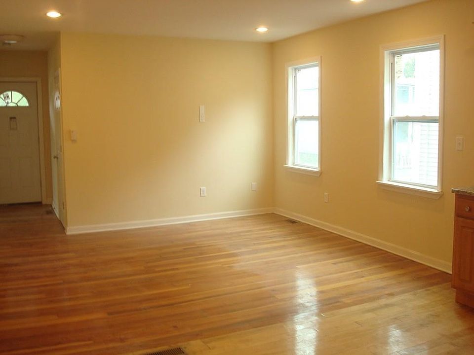 2nd image of 98 Sumner St #2
