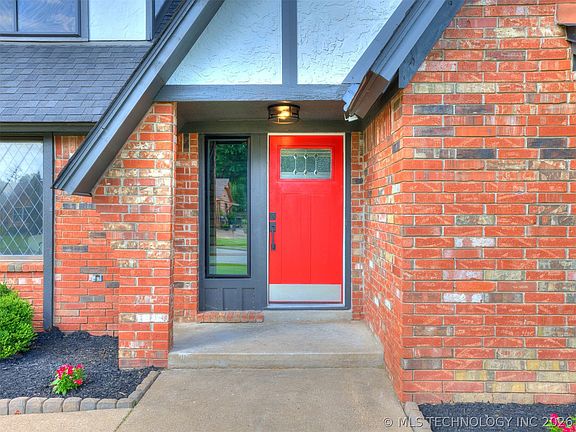 3rd image of 826 Lynwood Ln