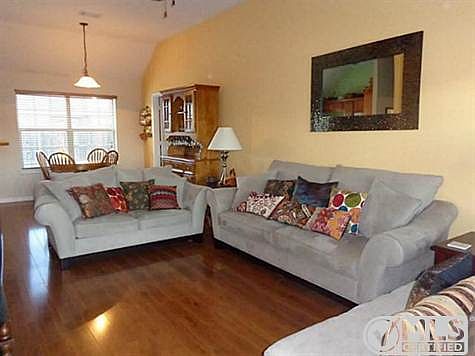 2nd image of 609 Oliver Ln