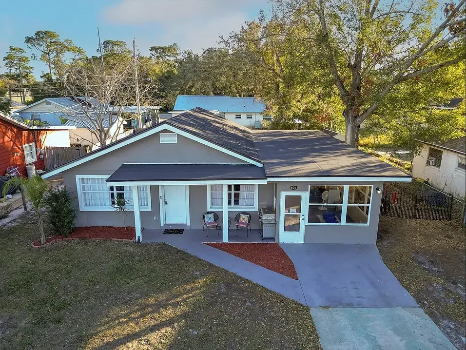 604 Glad Rd — Photo 2