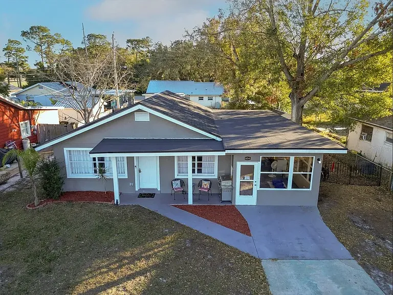 604 Glad Rd — Photo 2