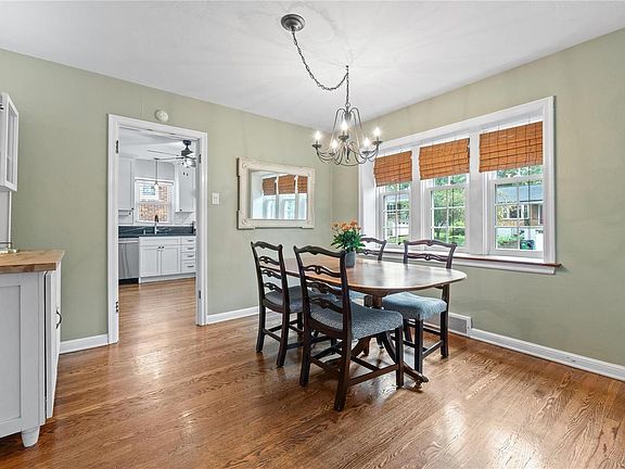 4th image of 1520 Blue Bell Ln