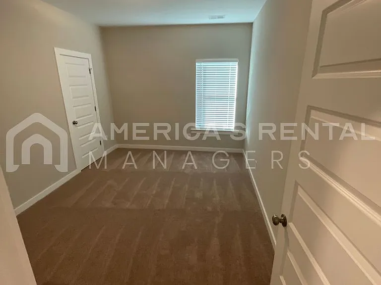 84 Victor Dr — Photo 16