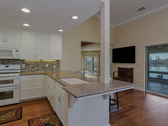 4th image of 4744 Longcove Dr