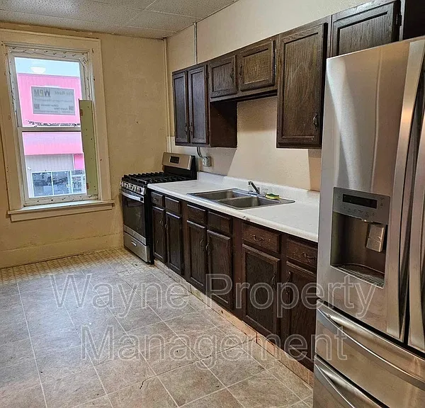 546 2nd St #6 — Photo 6