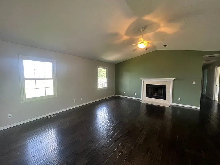 833 Money Tree — Photo 3