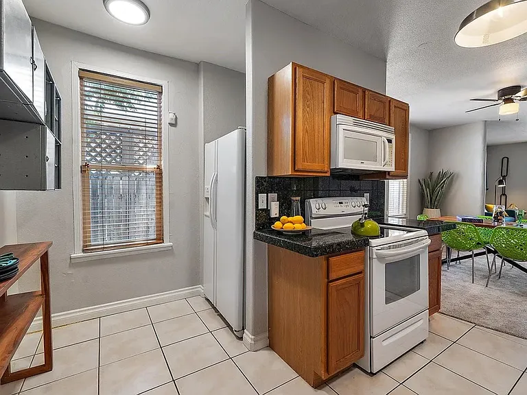 2314 Meade St — Photo 6