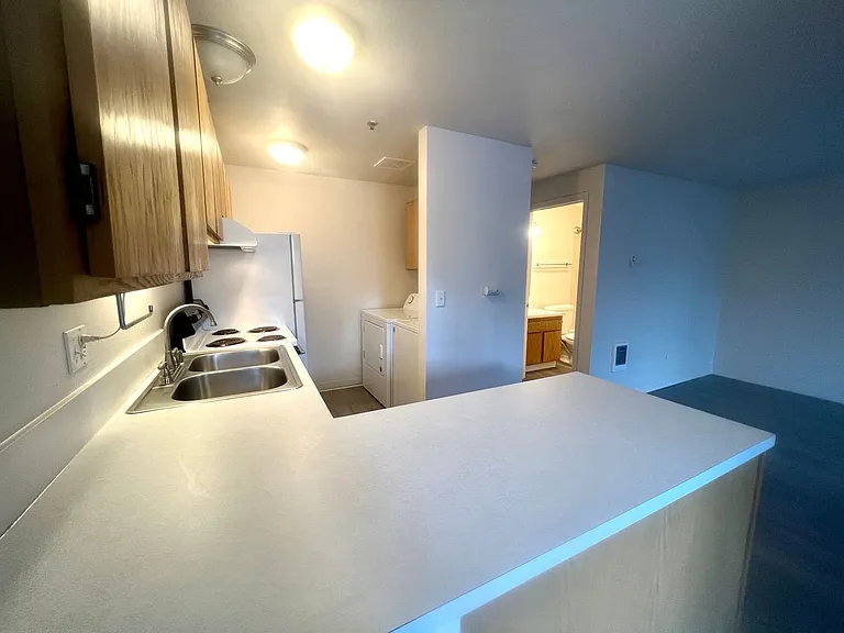 Westwood Park Apartments — Photo 6