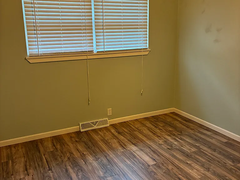 2902 S Park Ave — Photo 5