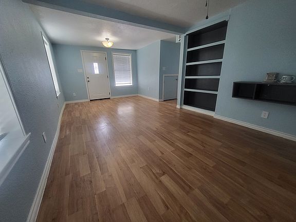 3rd image of 421 W Magnolia Ave