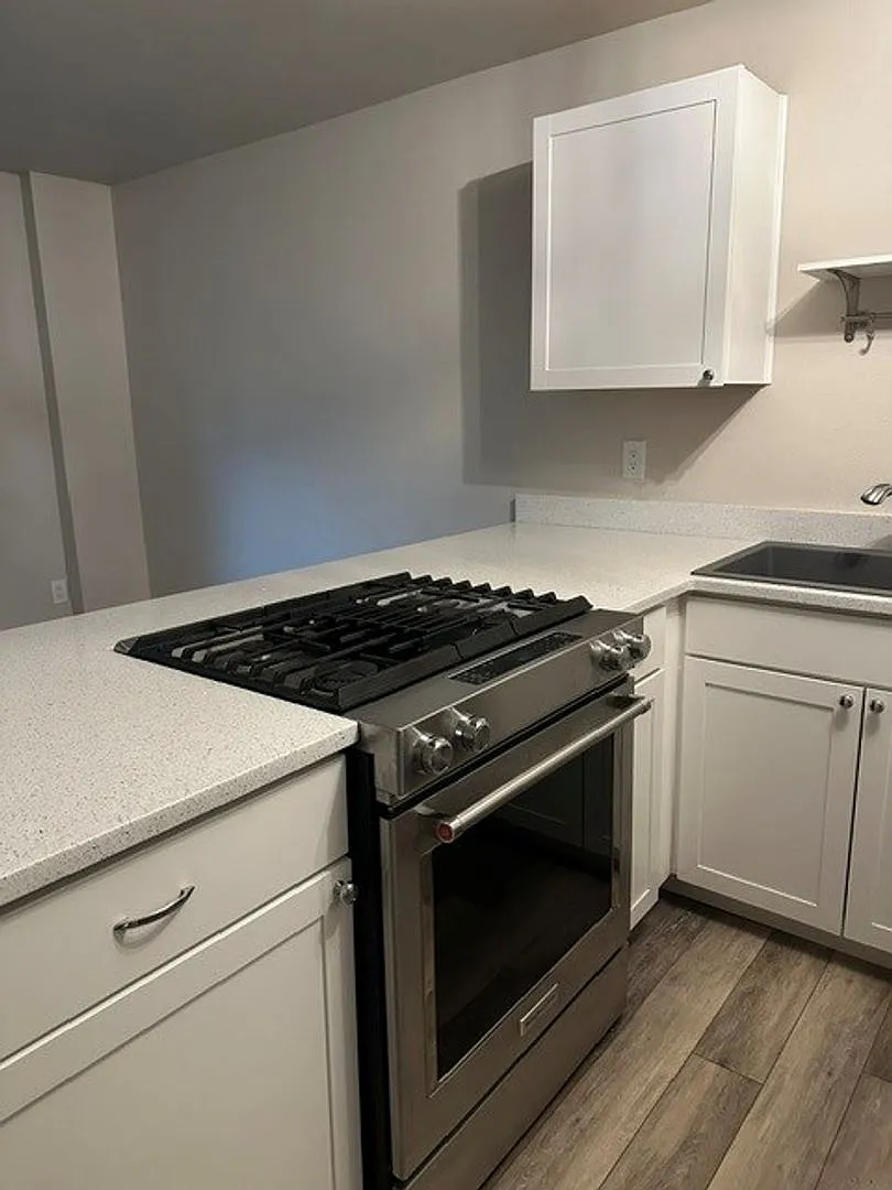 2bed/ 1bath In Forest Park| Very High End Finishes — Photo 2