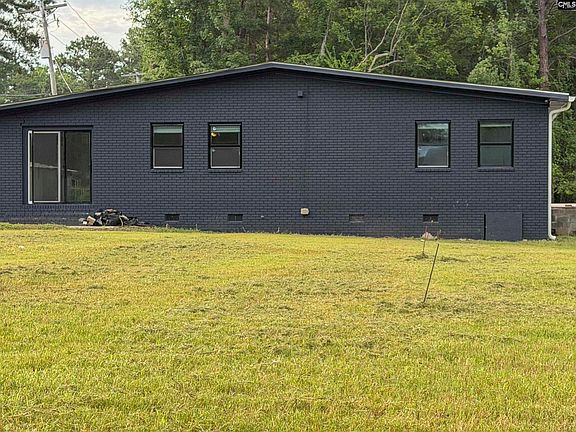 3rd image of 105 Hampshire Dr