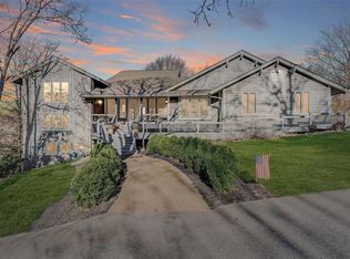 1 Horseshoe Ridge Ct, Chesterfield, MO 63005