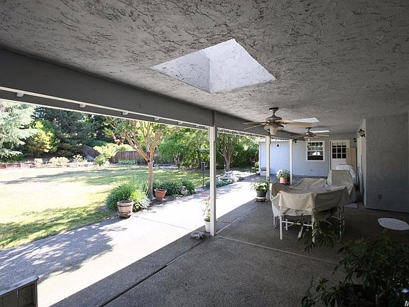 3rd image of 1920 Vista Creek Dr