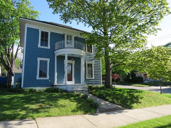 102 State St, Petoskey, MI 49770