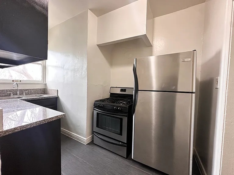 1600 Griffith Park Blvd #204 — Photo 3