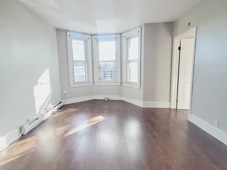 115 Neptune Ave #2R — Photo 3