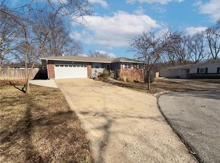 2622 Manor Ter, Lawrence, KS 66046