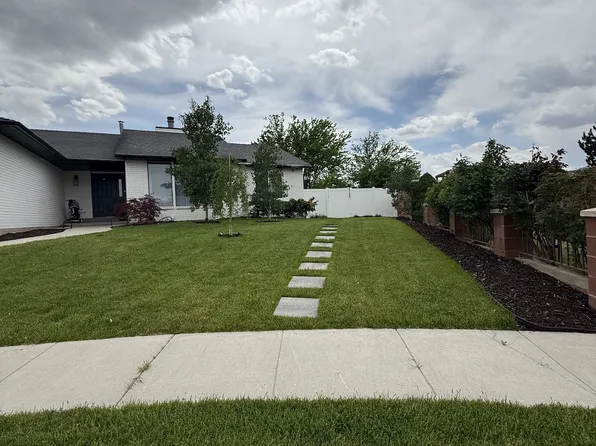 11360 S Knollwood Cir, Sandy, UT 84092