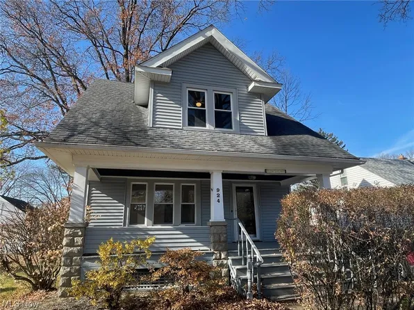 924 Richmond Rd, Lyndhurst, OH 44124