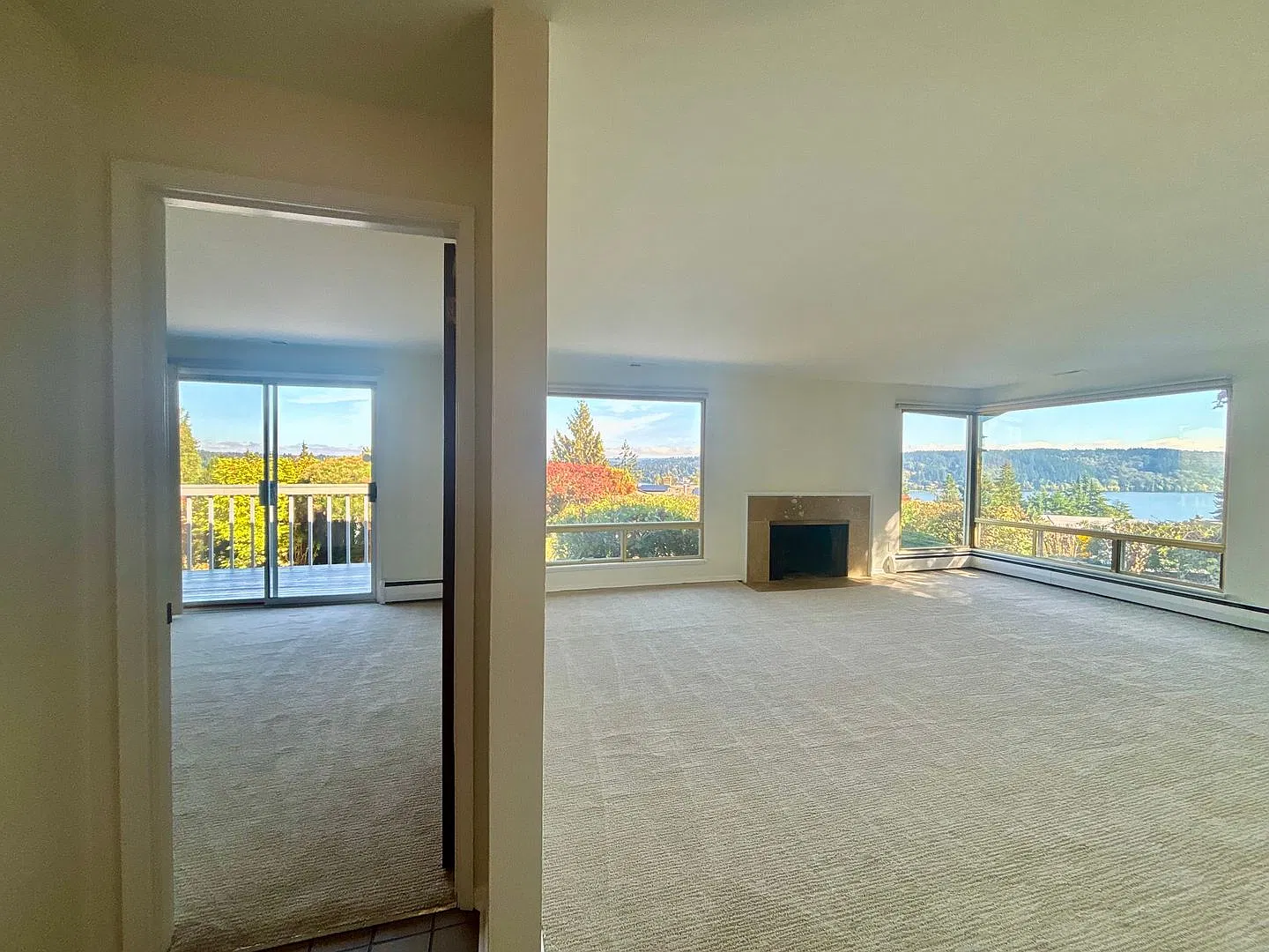 Beautiful Lake Forest Park Rambler with Lake Washington Views! — Photo 4