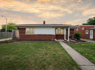 27021 Norma Dr, Warren, MI 48093