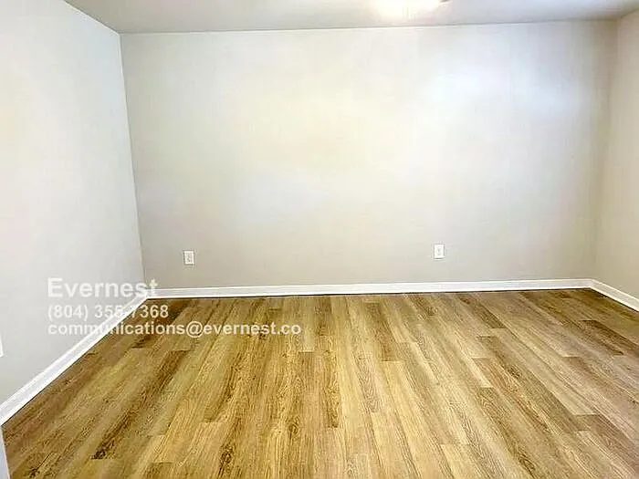 15815 Meridian Ave — Photo 6