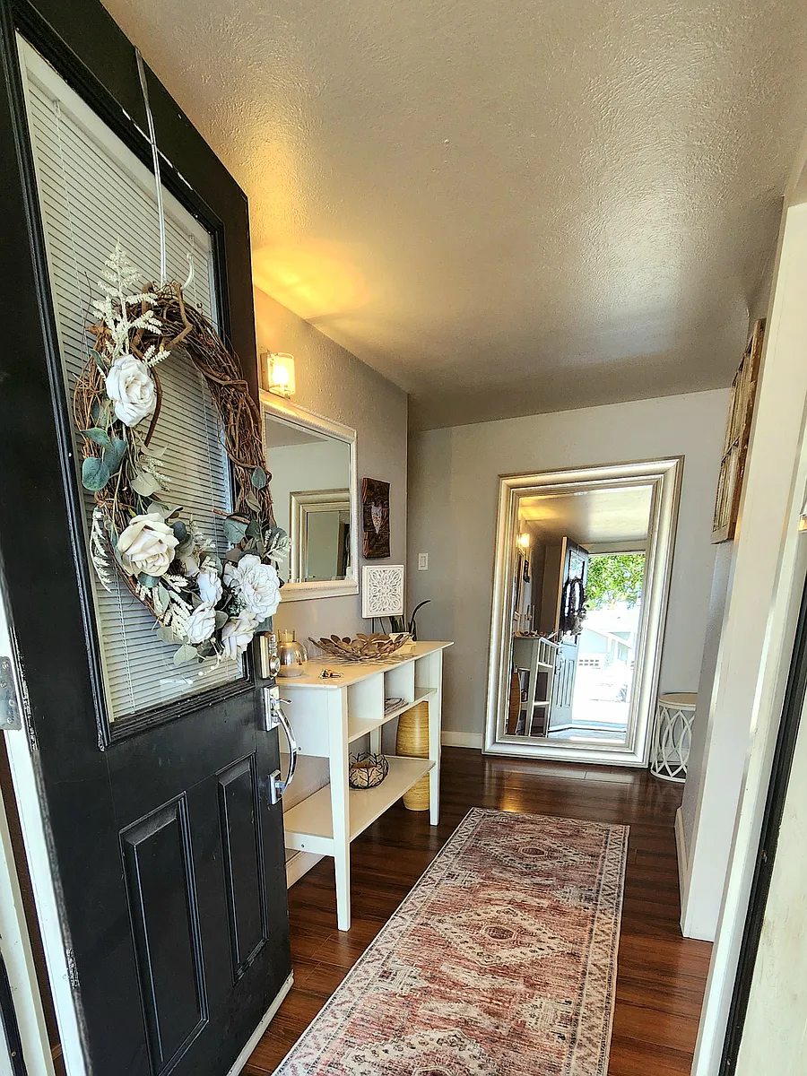 Photo 2 of 35 - 4529 N 39th St - Phoenix, AZ Front Entry into the home - 4529 N 39th St