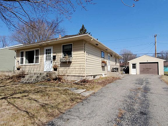 3rd image of 836 W Stanton Ave