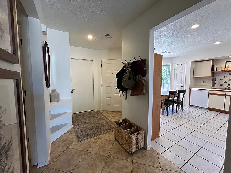 2524 Stallion Ct — Photo 4