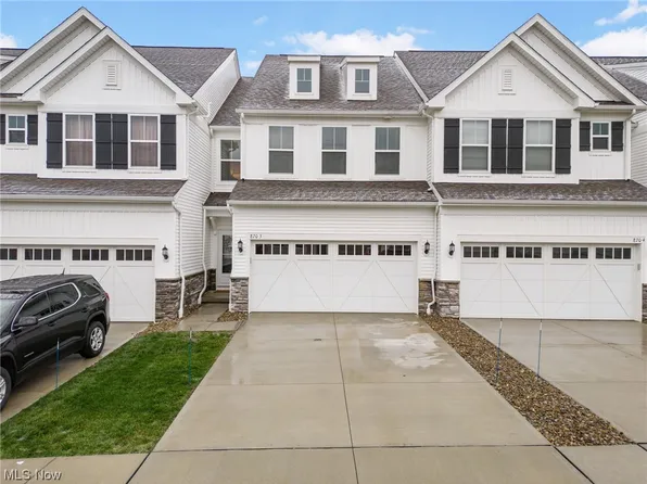 870-3 Dipper Ln, Aurora, OH 44202