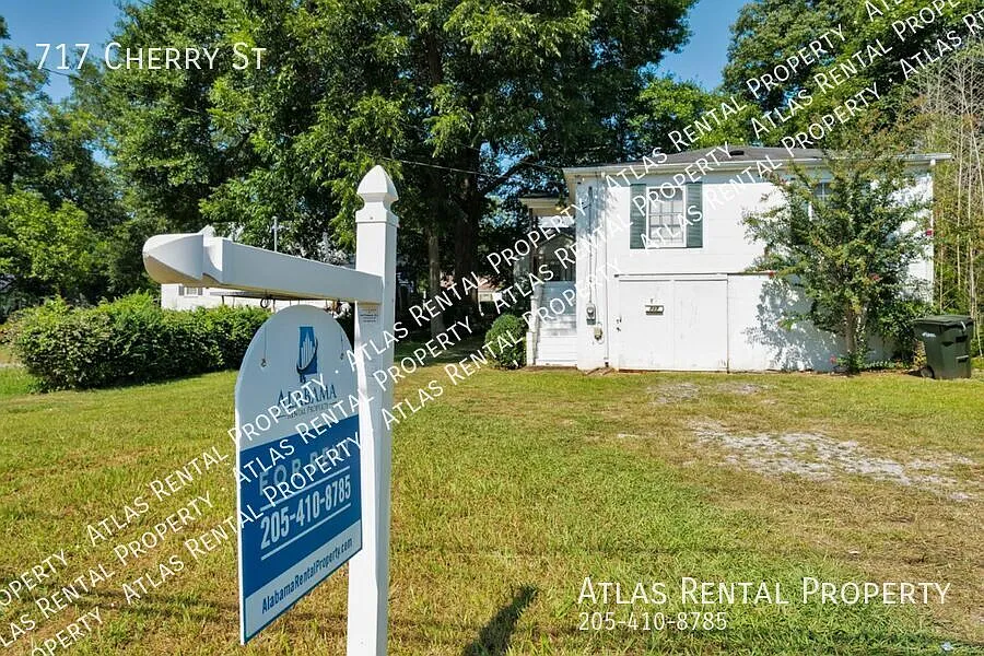 Charming 2 Bed / 1 Bath Gem Schedule Your Tour Today! — Photo 2