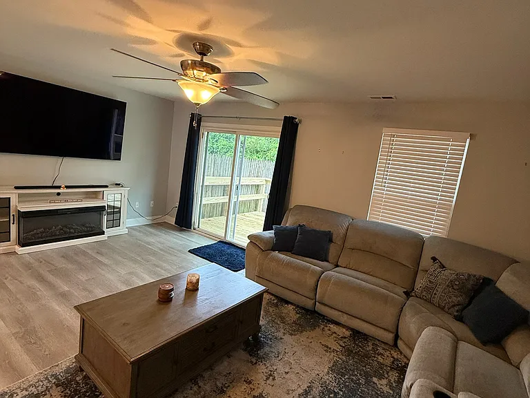 233 Lafayette Dr — Photo 5