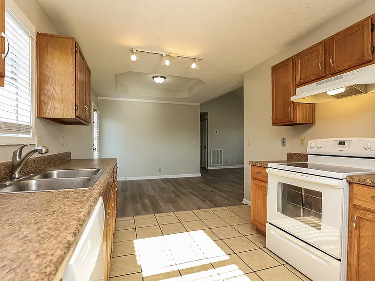 121 Lee Ct — Photo 7