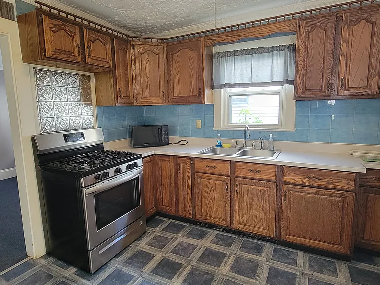 33 Stillwater Ave #1 — Photo 8