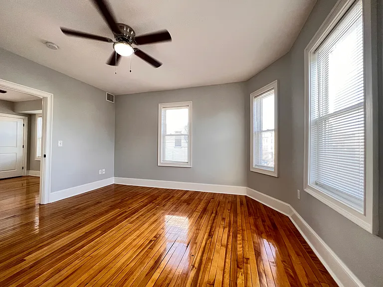 12 Winfield St #3R — Photo 9