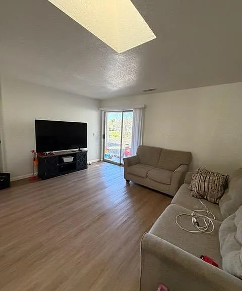 3960 E Valley Ln #C — Photo 1